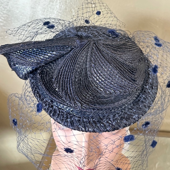 FOXY 1950s\' NAVY STRAW HAT WITH INTRICATE \